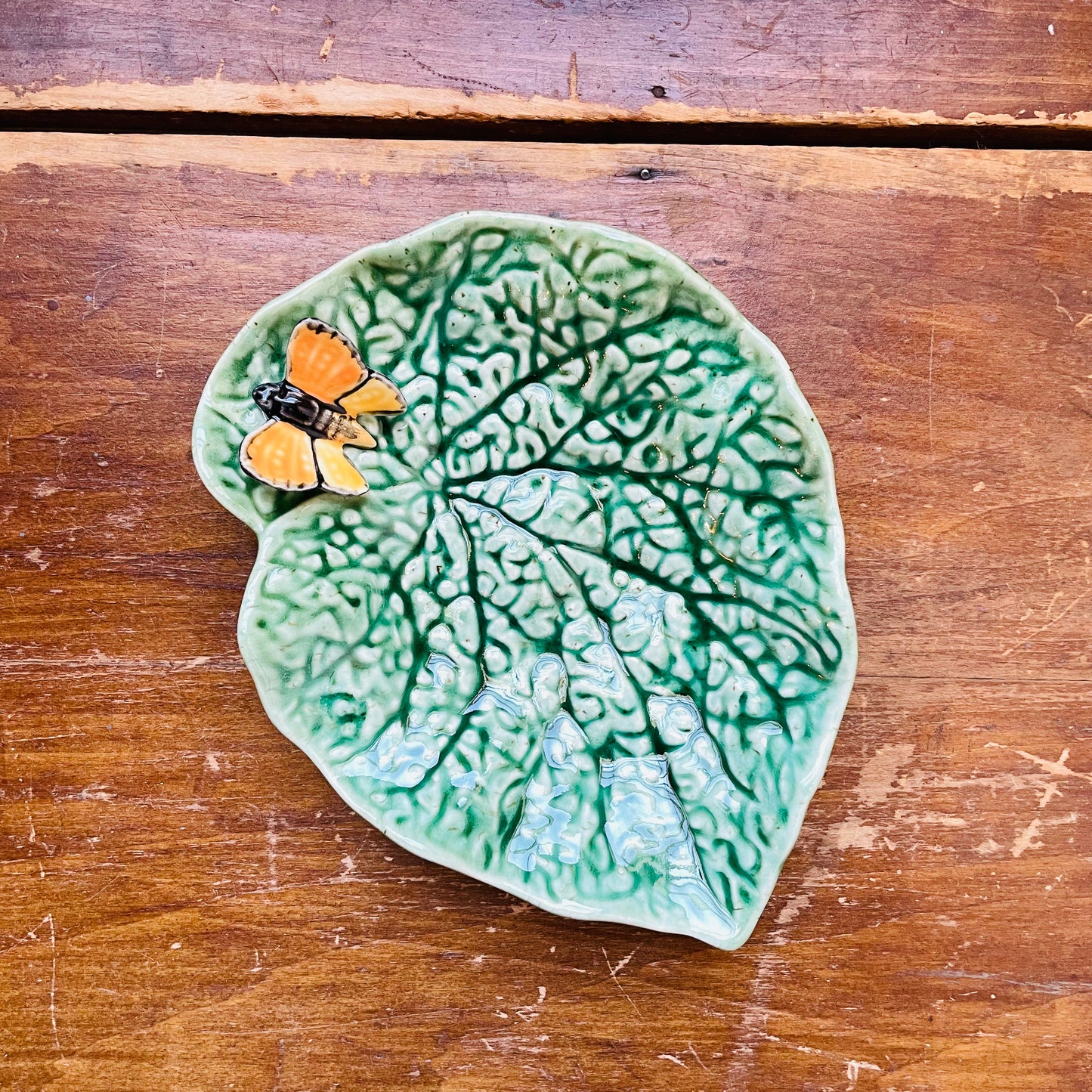 Bordallo Pinheiro Begonia Leaf with Butterfly