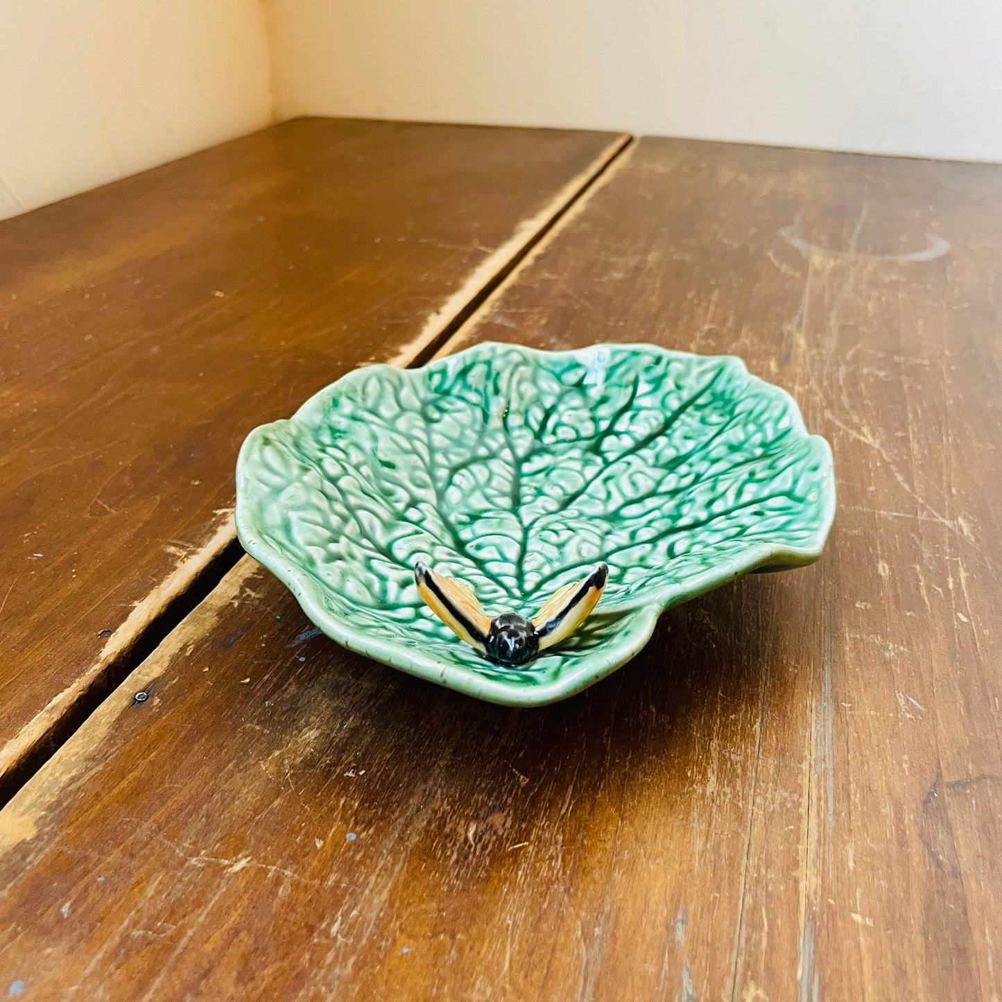 Bordallo Pinheiro Begonia Leaf with Butterfly