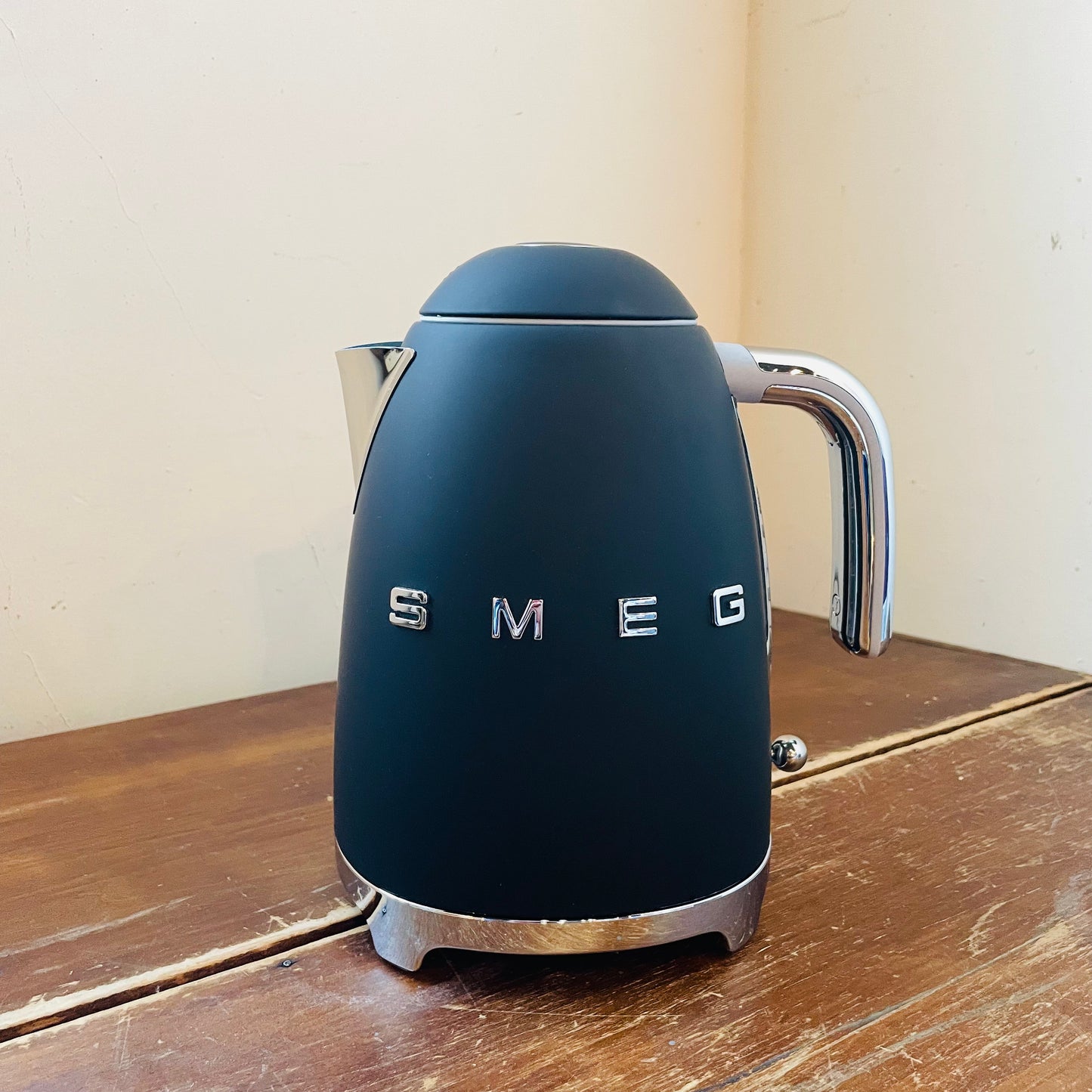 SMEG Matte Black Electric Kettle