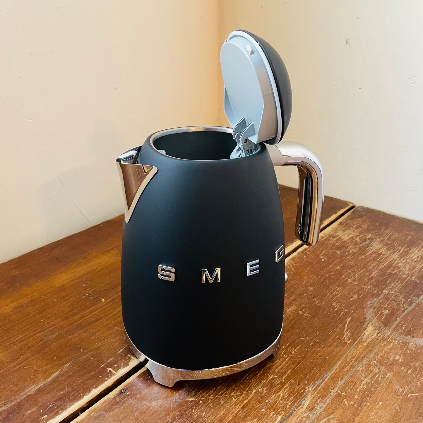 SMEG Matte Black Electric Kettle
