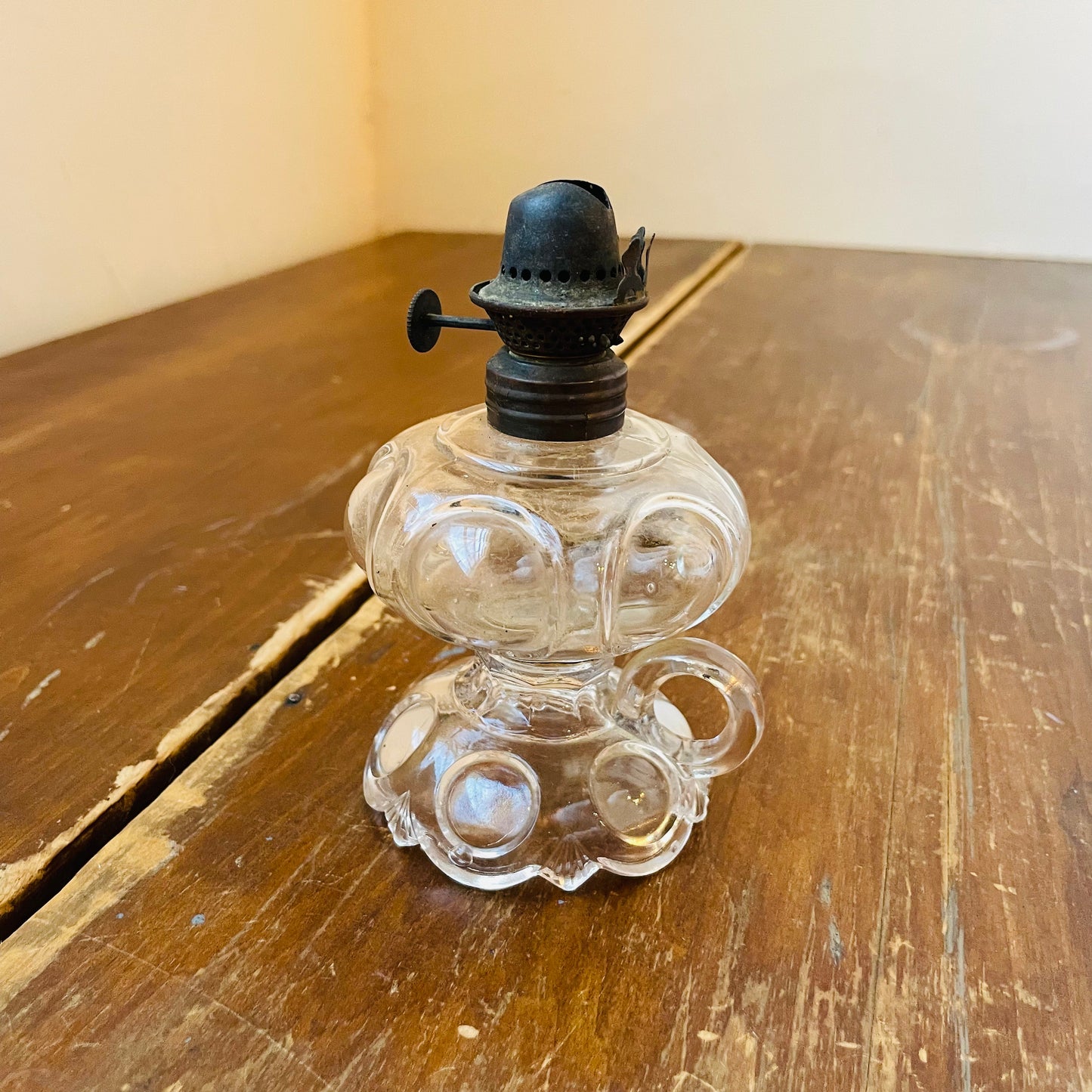 Bullseye Daisy Fingerhold Hold Lamp- Vintage