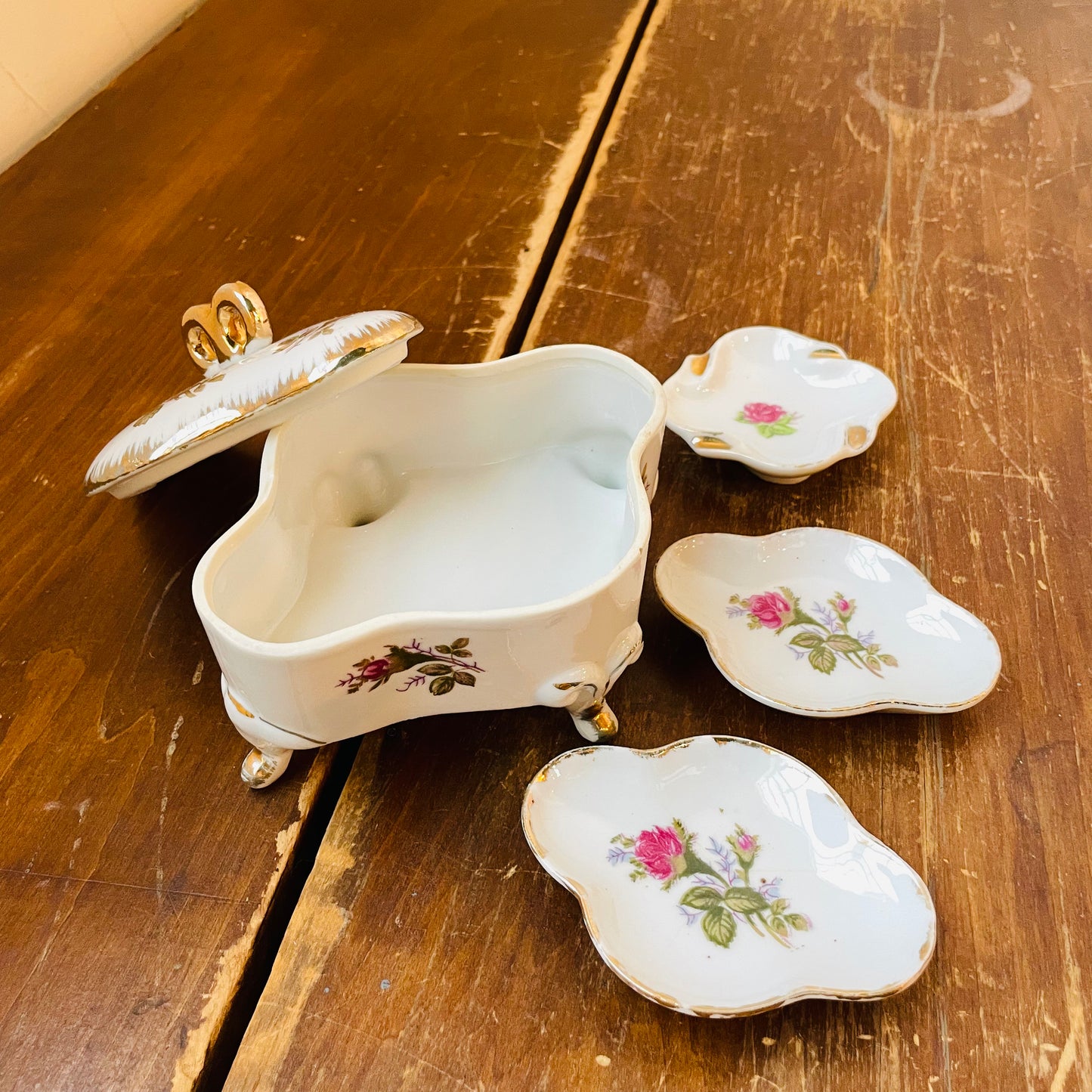Footed Moss Rose Procelain Trinket Box with Dishes- Vintage
