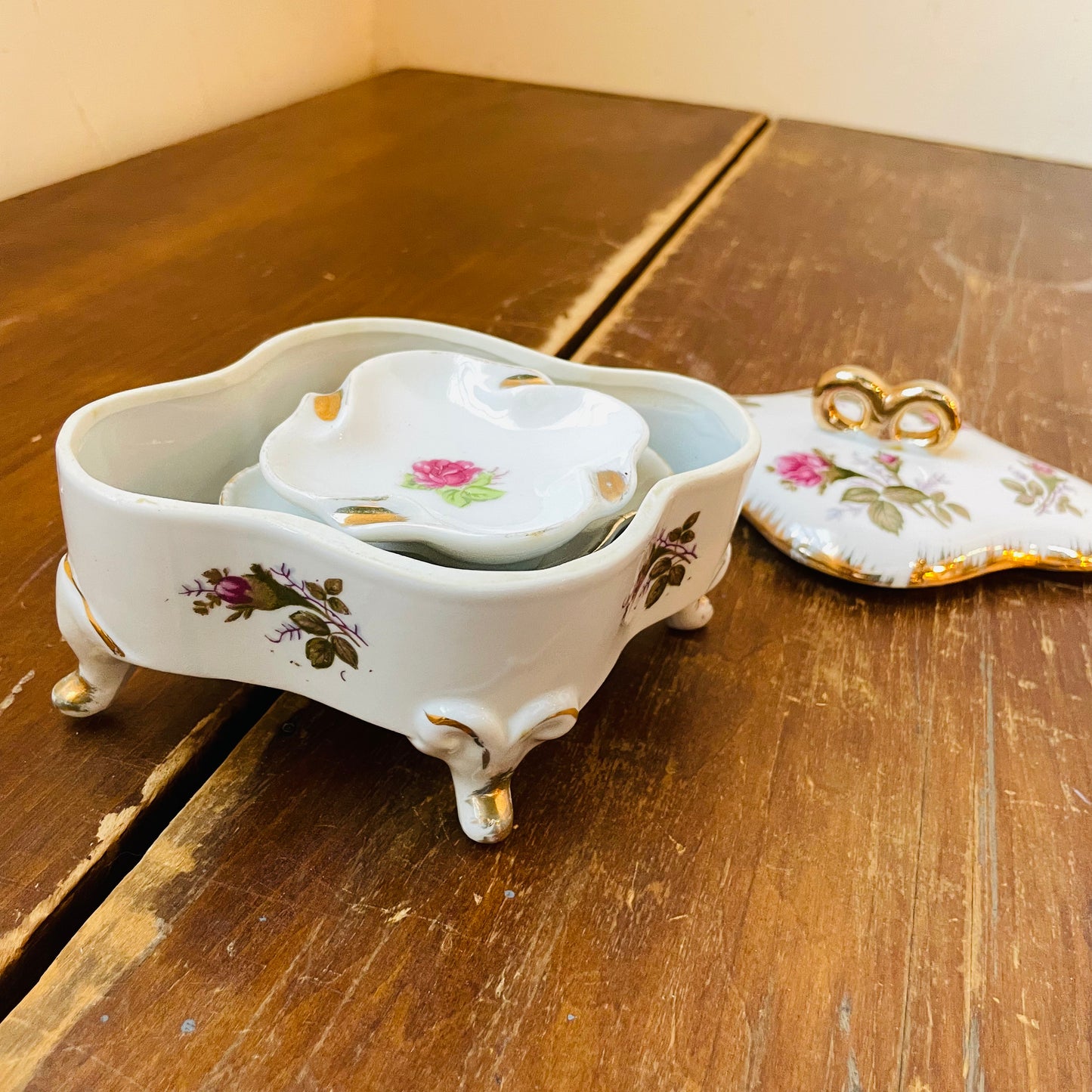 Footed Moss Rose Procelain Trinket Box with Dishes- Vintage