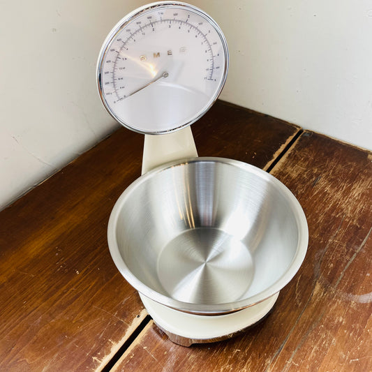 SMEG Cream Kitchen Scale