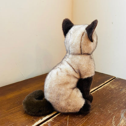 Scratches the Siamese Cat