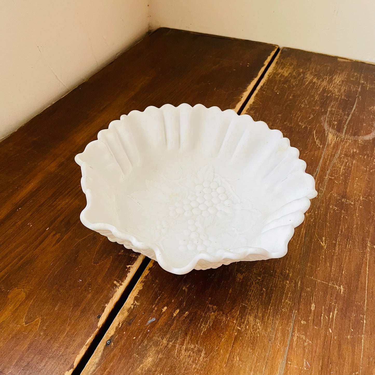 White Bisque Ruffle Bowl- Vintage