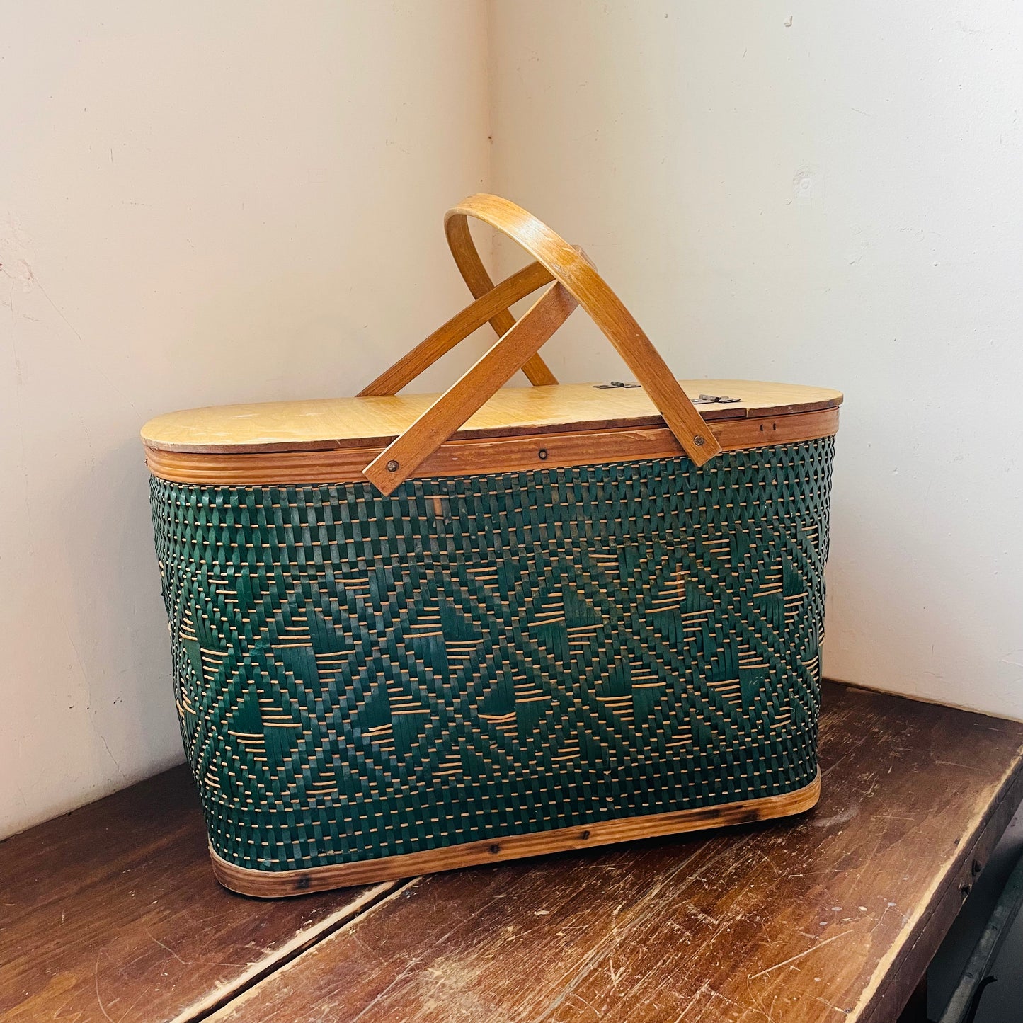 Hawkeye Picnic Basket- Vintage