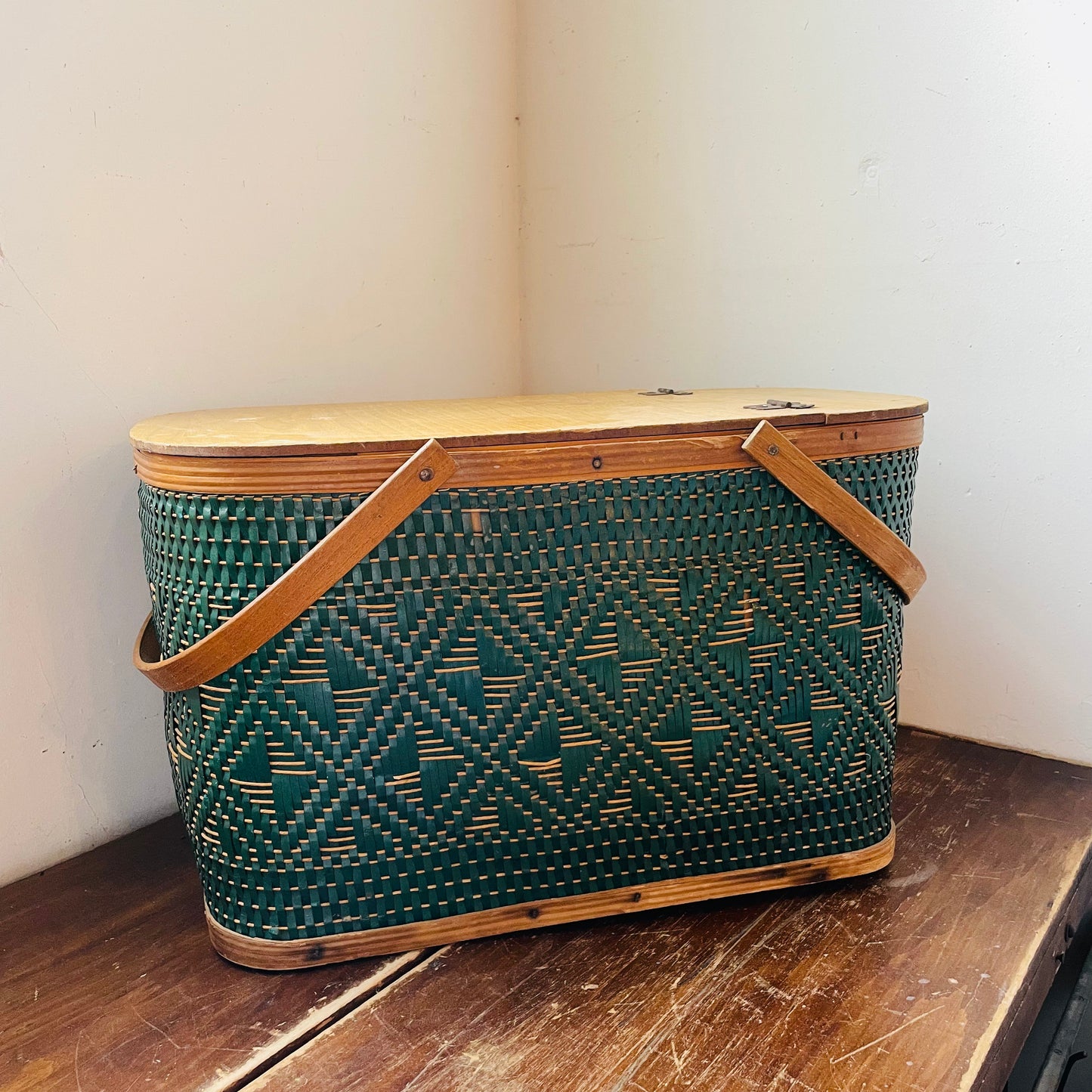 Hawkeye Picnic Basket- Vintage