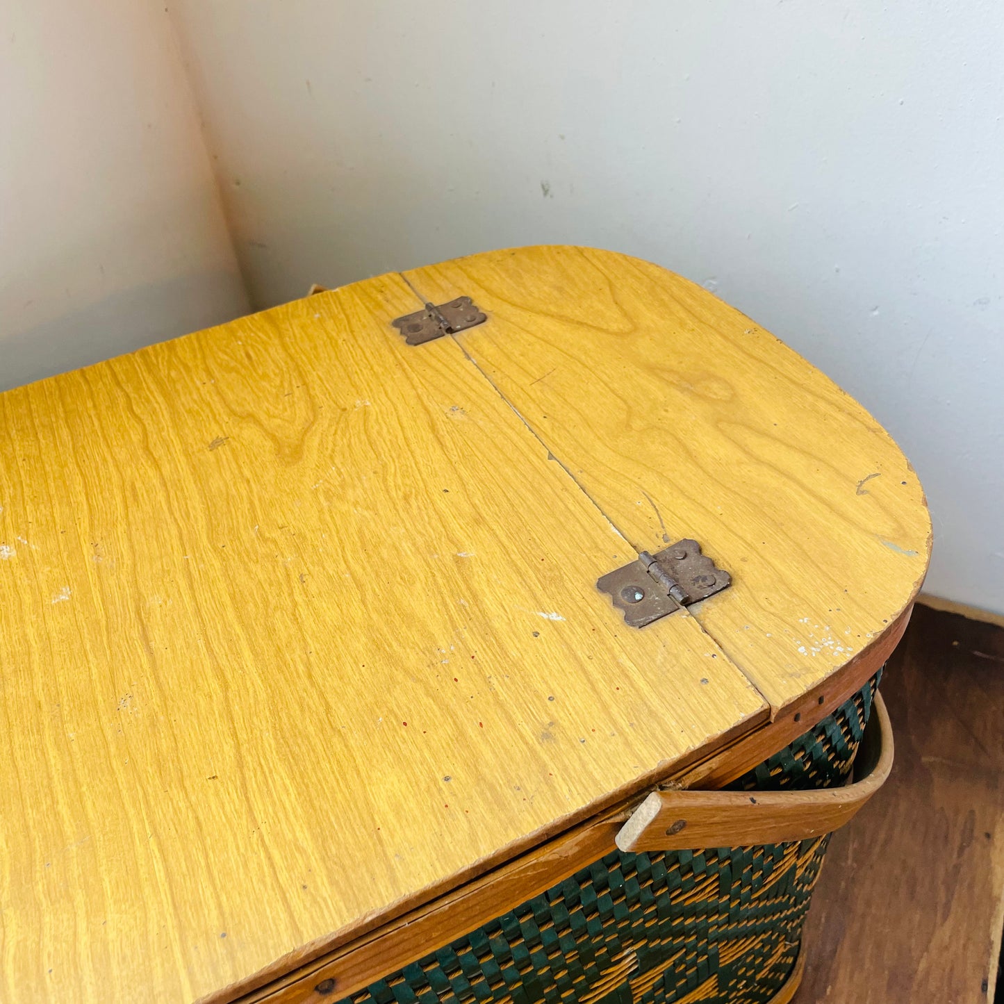 Hawkeye Picnic Basket- Vintage