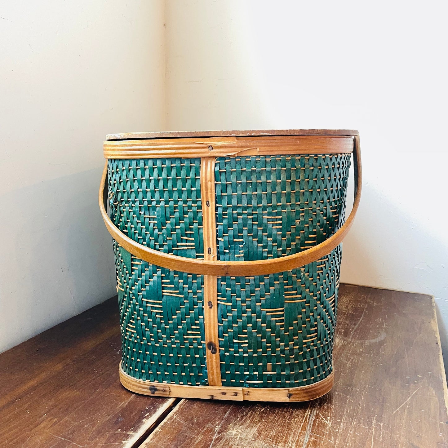 Hawkeye Picnic Basket- Vintage