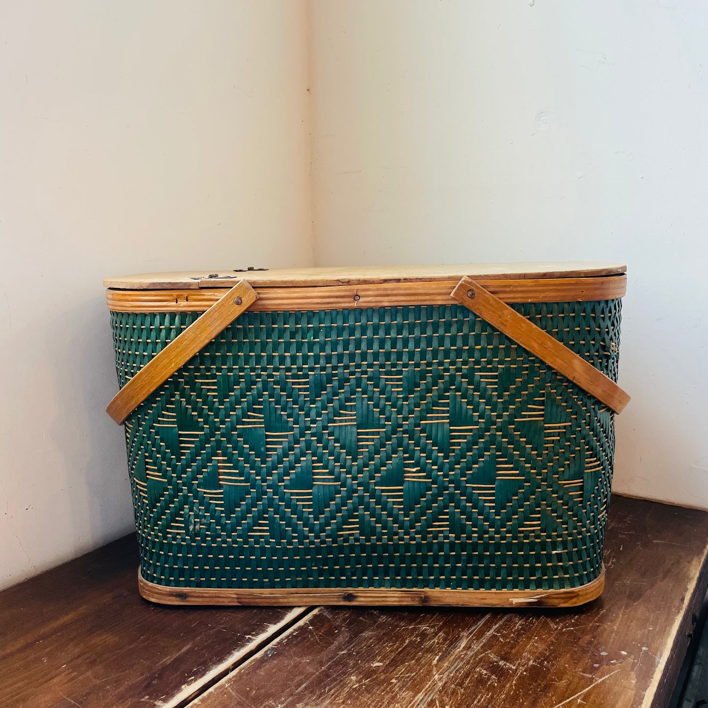 Hawkeye Picnic Basket- Vintage