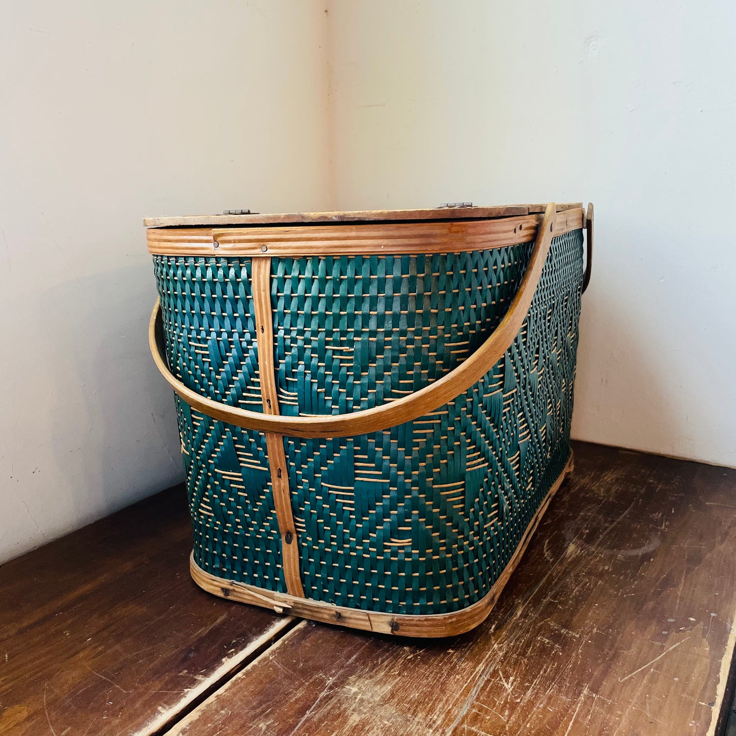 Hawkeye Picnic Basket- Vintage