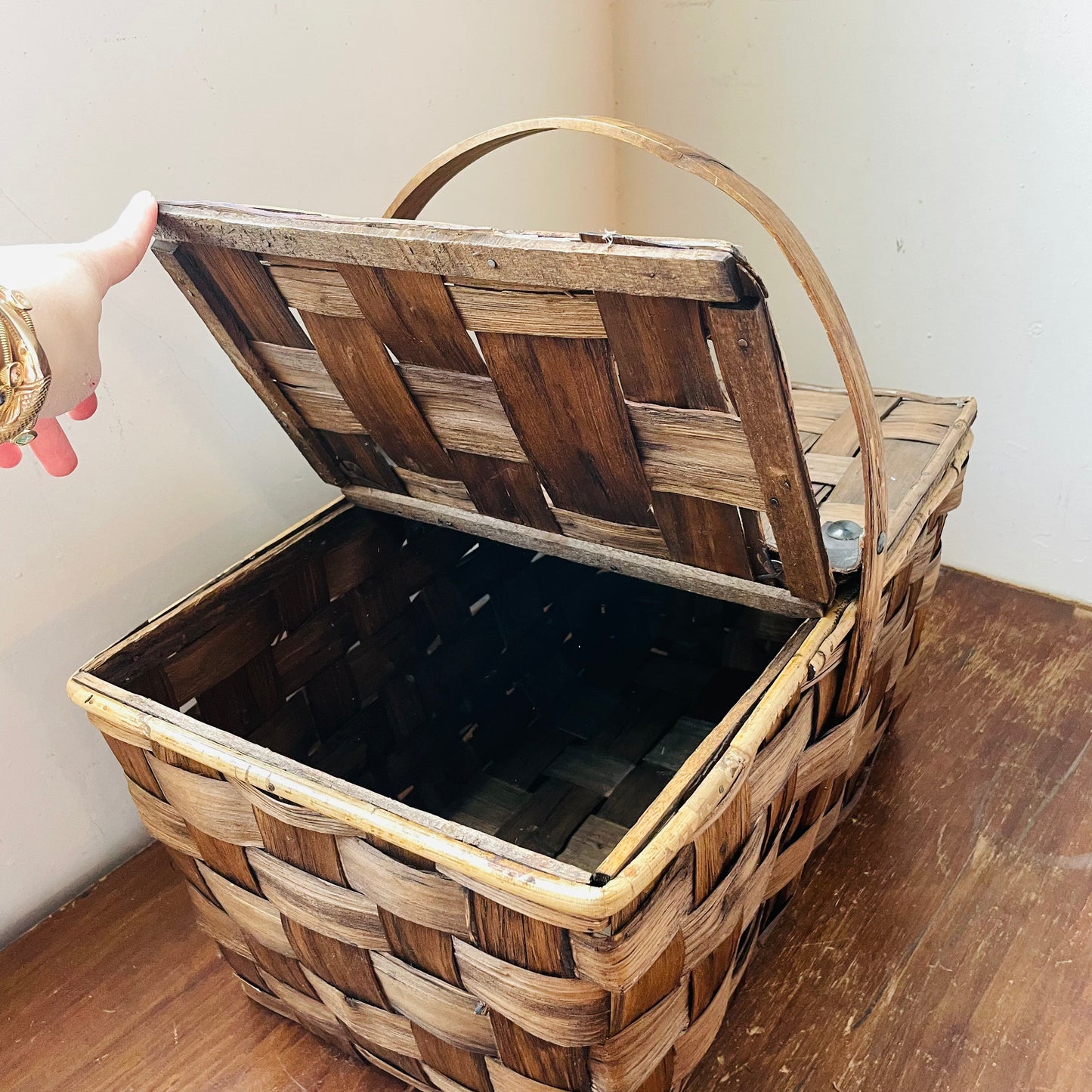 Dark Split Ash Picnic Basket- Vintage