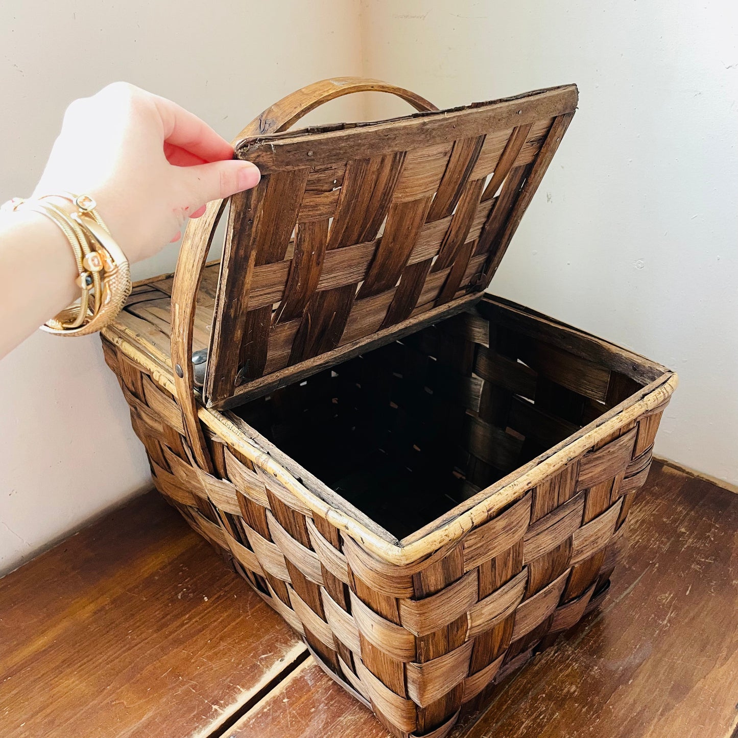Dark Split Ash Picnic Basket- Vintage