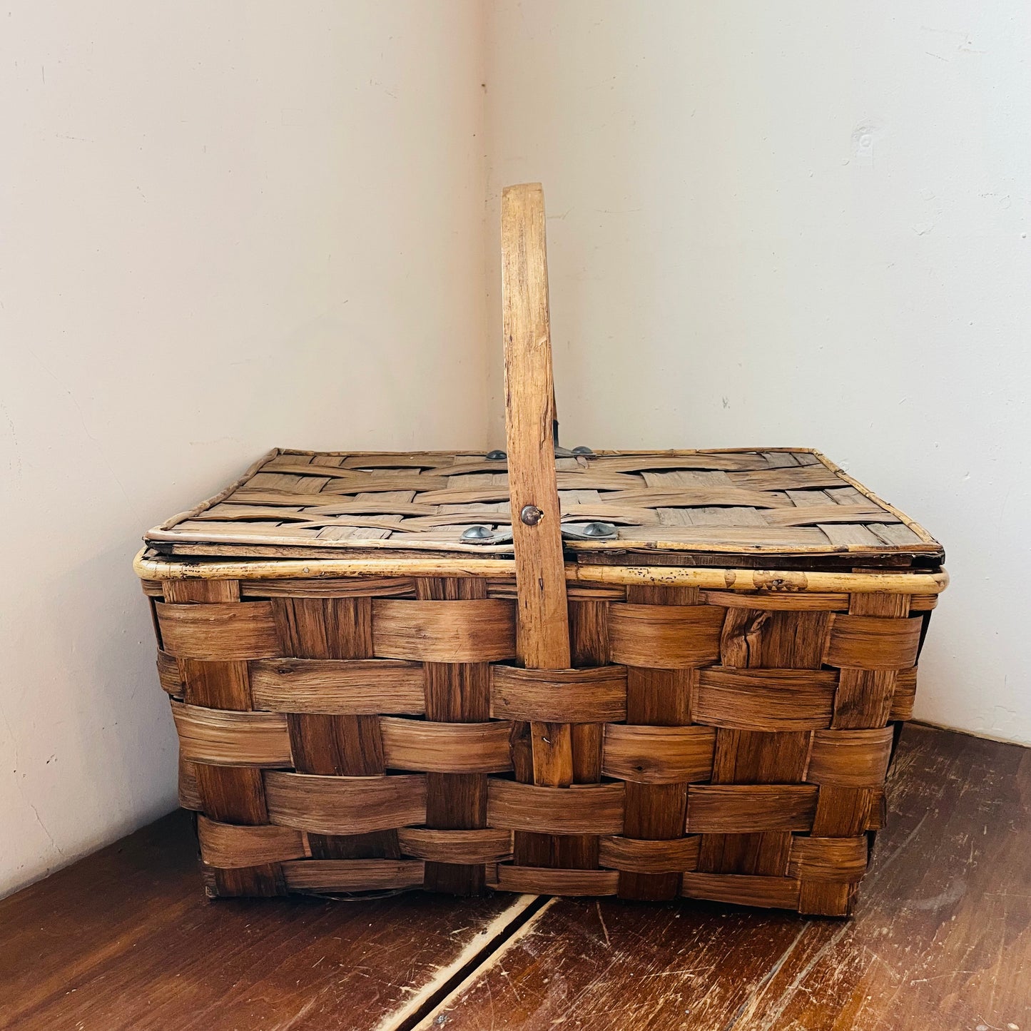 Dark Split Ash Picnic Basket- Vintage