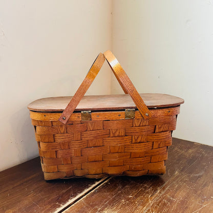 Hinged Lid Picnic Basket- Vintage