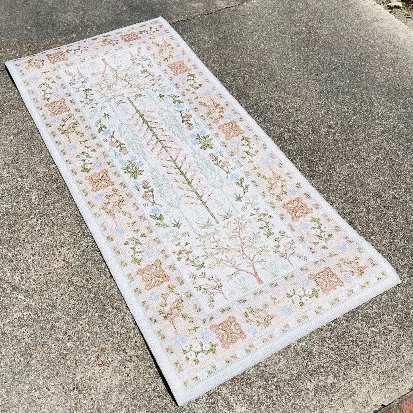 Canopy Cream 2'3"x5' Runner