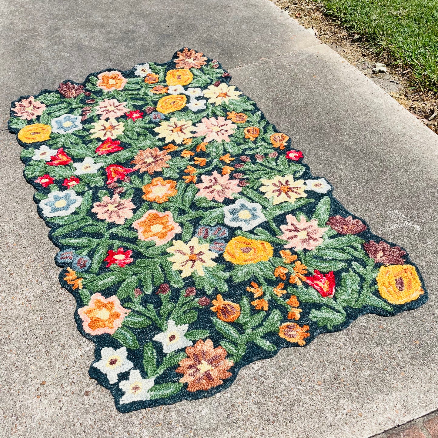 Edith Navy & Multicolored 3'6"x5'6" Rug