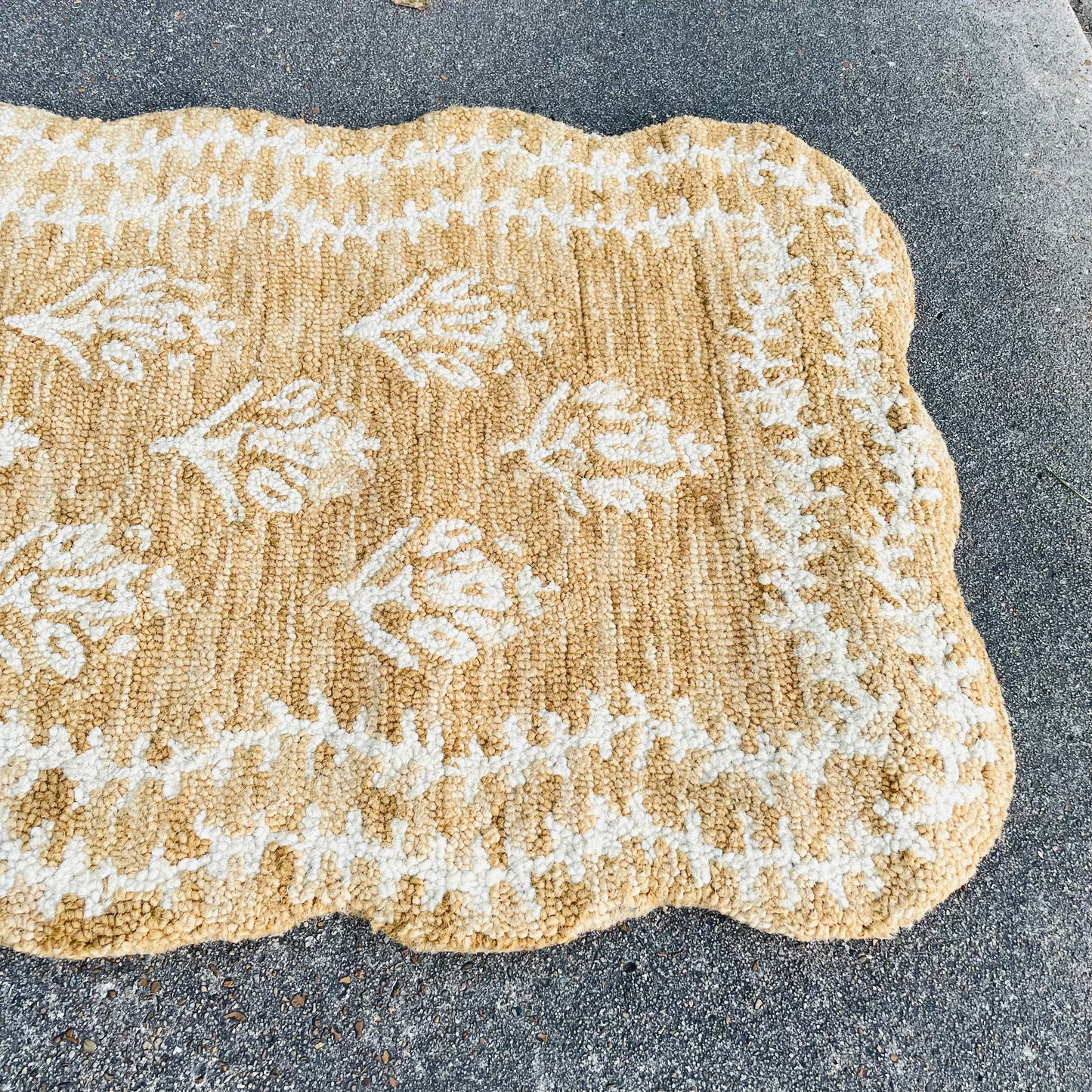 Lisette Wheat & Ivory 2'3"x3'9" Rug
