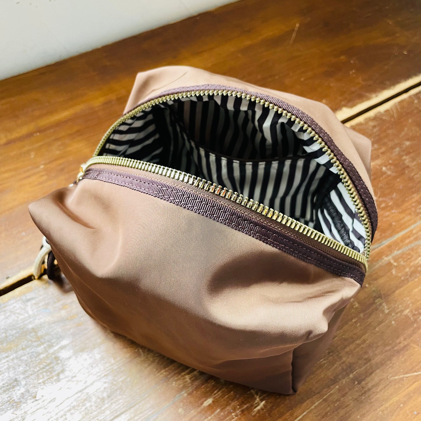 Jet Large Boxy Pouch