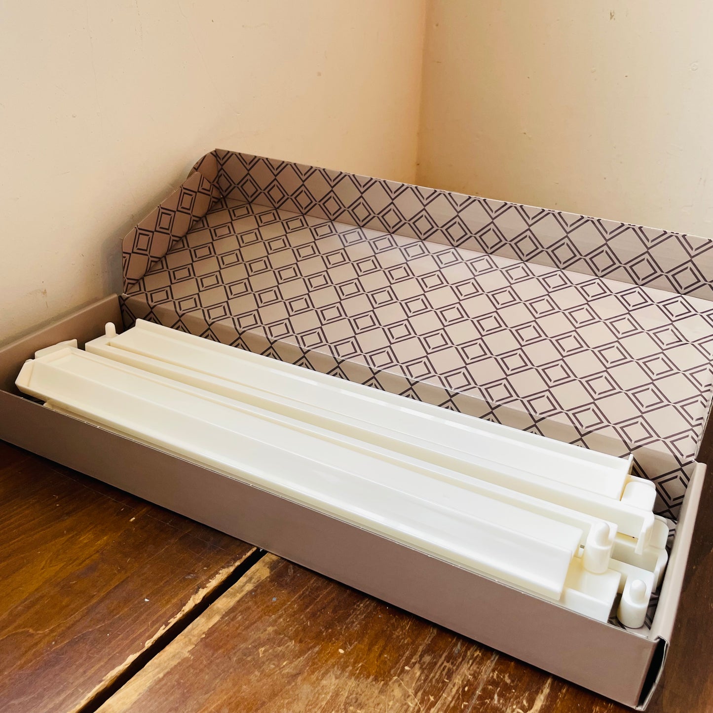 White Mahjong Tile Rack & Pusher Set