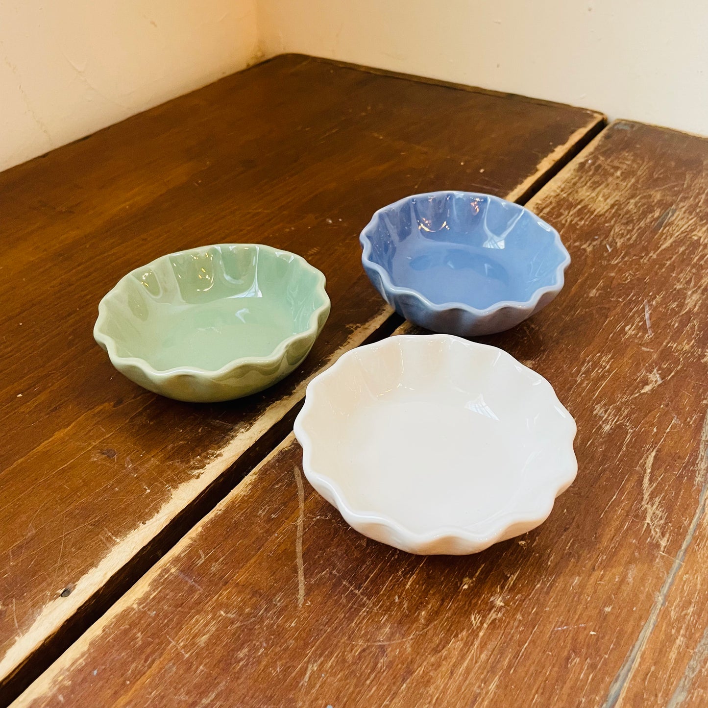 Stoneware Scalloped Four Inch Bowl