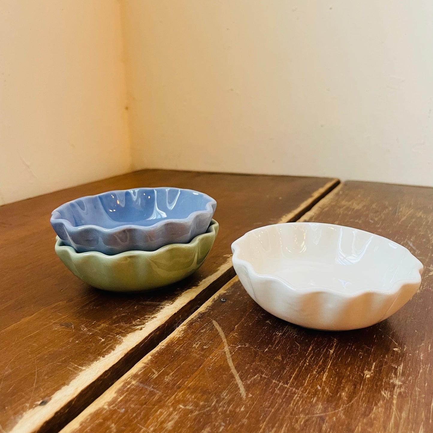 Stoneware Scalloped Four Inch Bowl