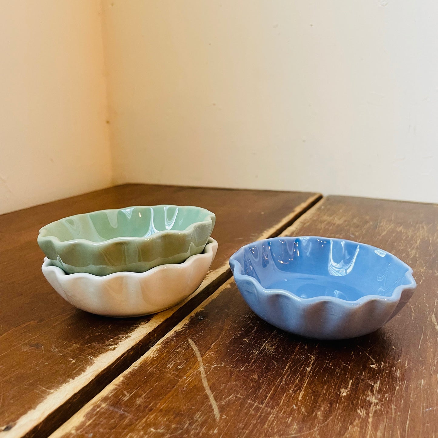 Stoneware Scalloped Four Inch Bowl