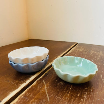 Stoneware Scalloped Four Inch Bowl